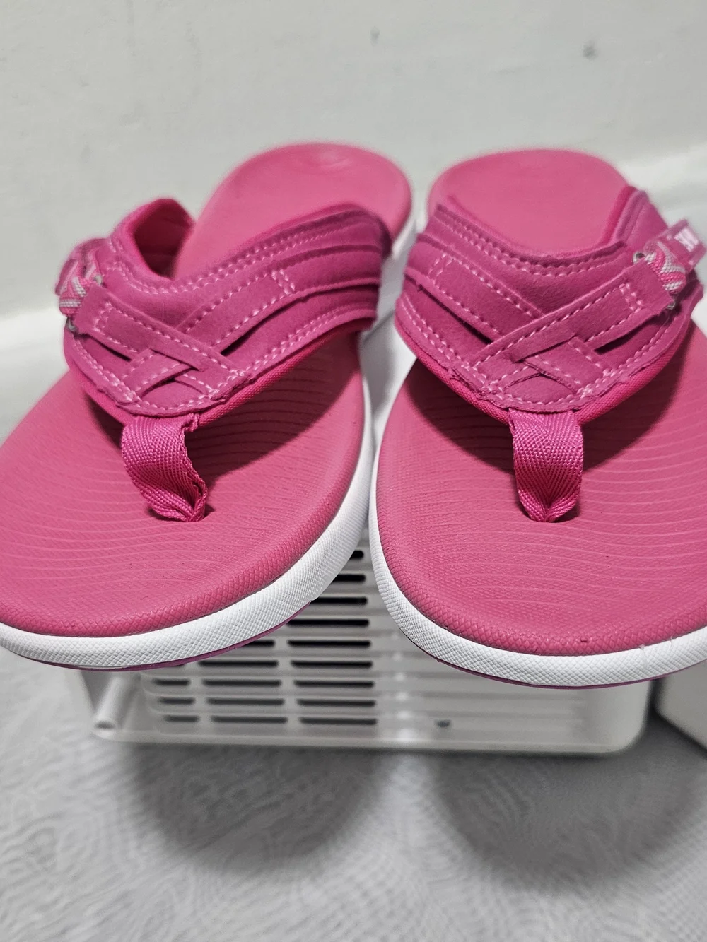 Dream PairsWomen's Pink White Logo Thong Sandals Slip On Synthetic Size 11- UK9